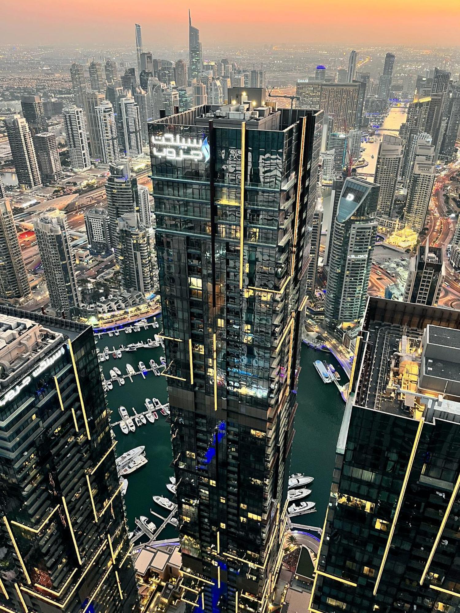 Torch 77 - By Saffron House Vandrarhem Dubai Exteriör bild