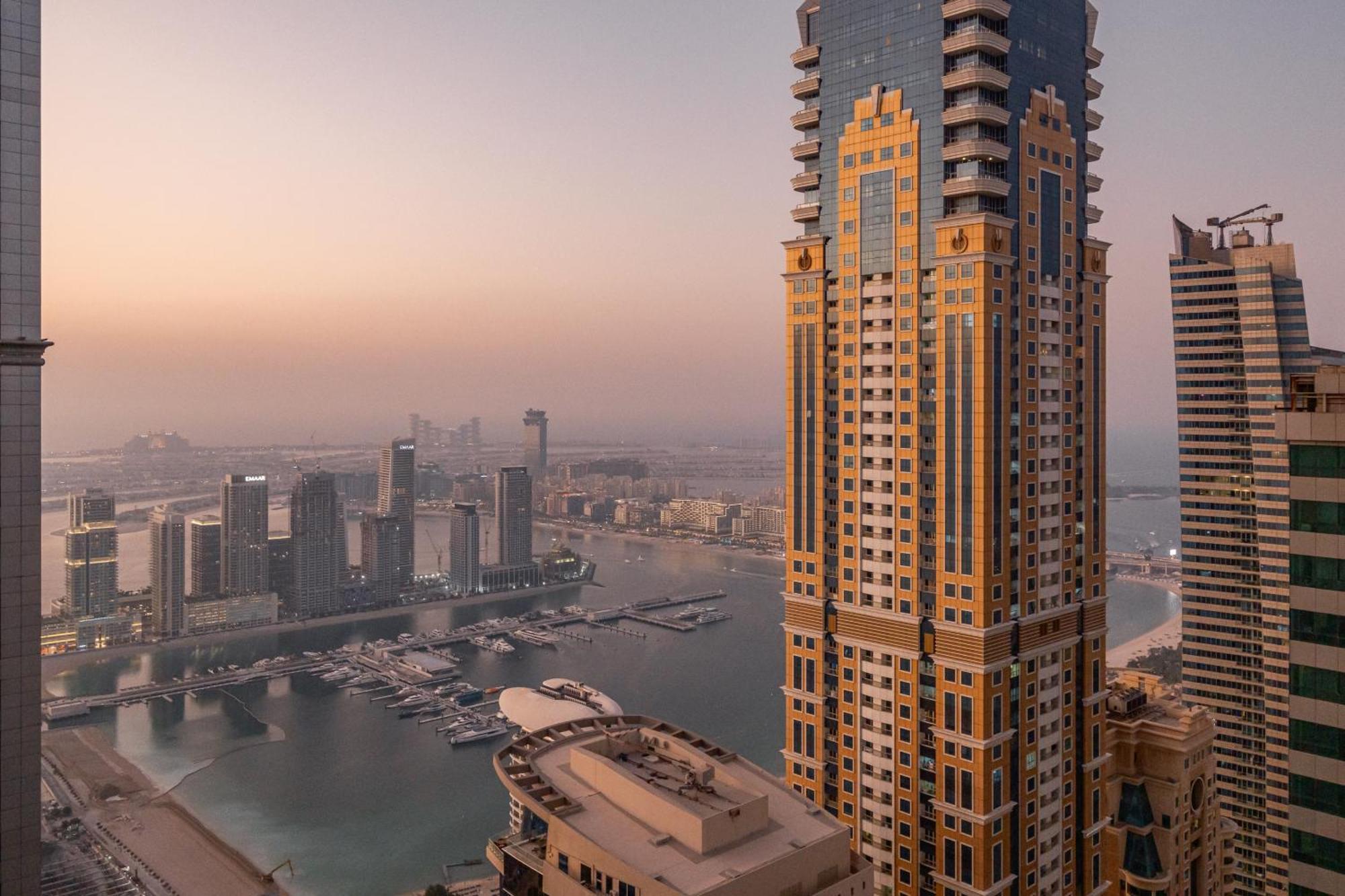 Torch 77 - By Saffron House Vandrarhem Dubai Exteriör bild