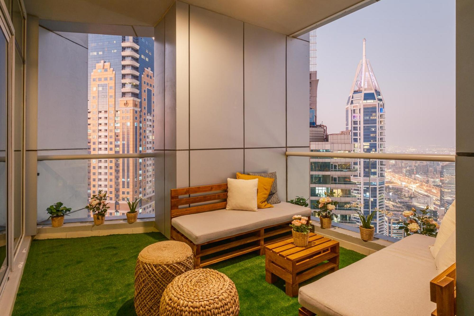 Torch 77 - By Saffron House Vandrarhem Dubai Exteriör bild