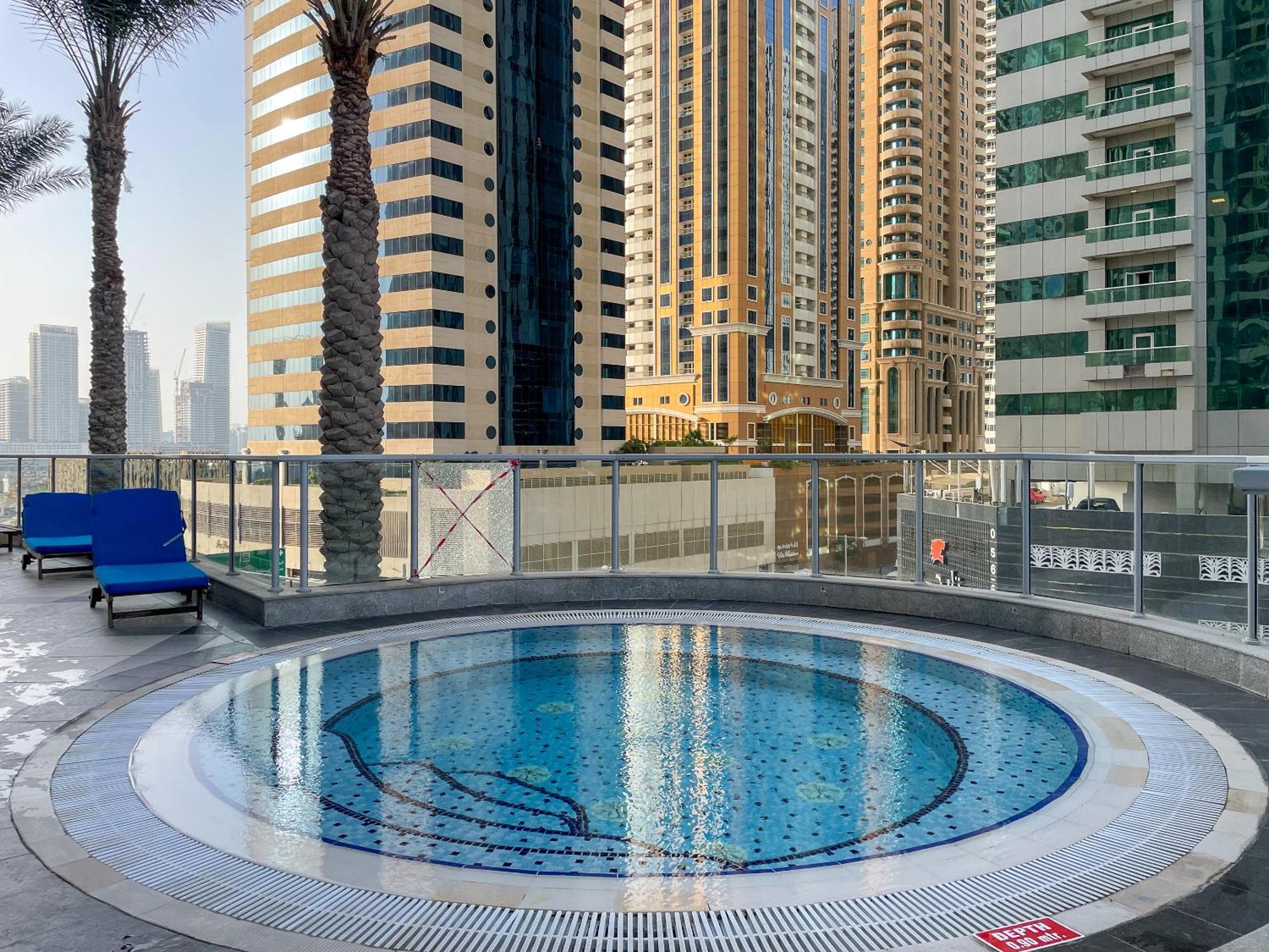 Torch 77 - By Saffron House Vandrarhem Dubai Exteriör bild