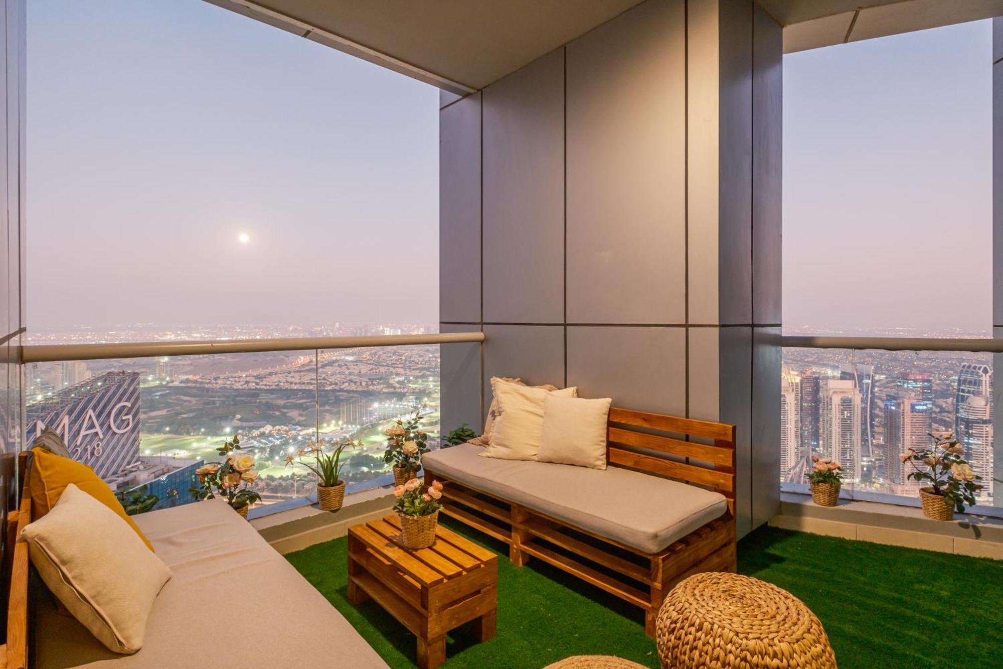 Torch 77 - By Saffron House Vandrarhem Dubai Exteriör bild